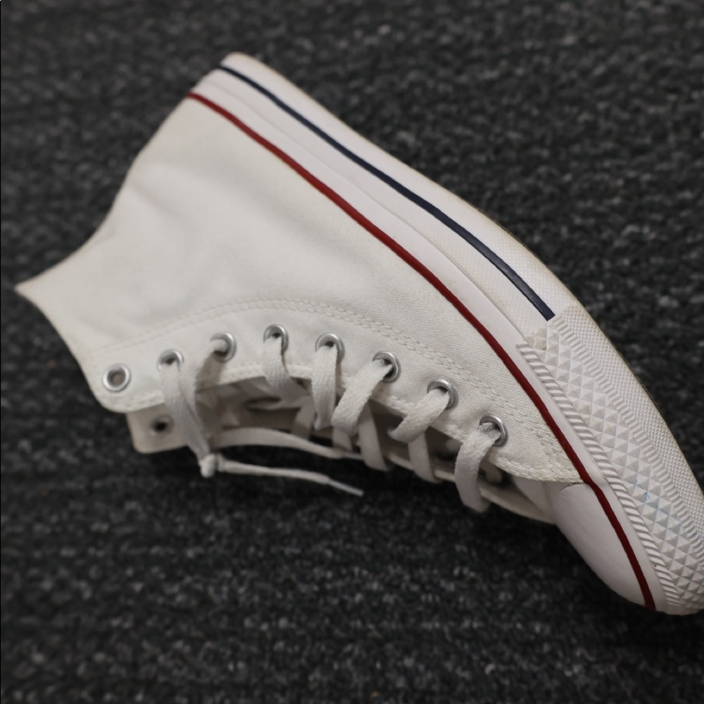 White Converse Chuck Taylor’s